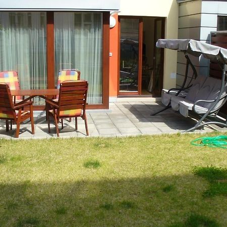 Garden Apartment With Garage In Central Praga Exterior foto