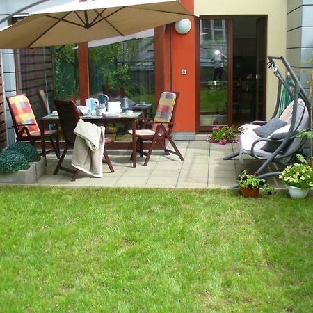 Garden Apartment With Garage In Central Praga Exterior foto