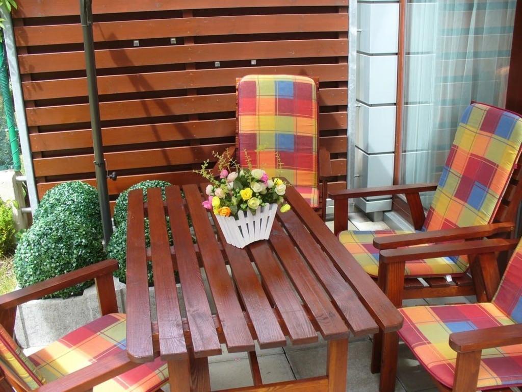 Garden Apartment With Garage In Central Praga Exterior foto